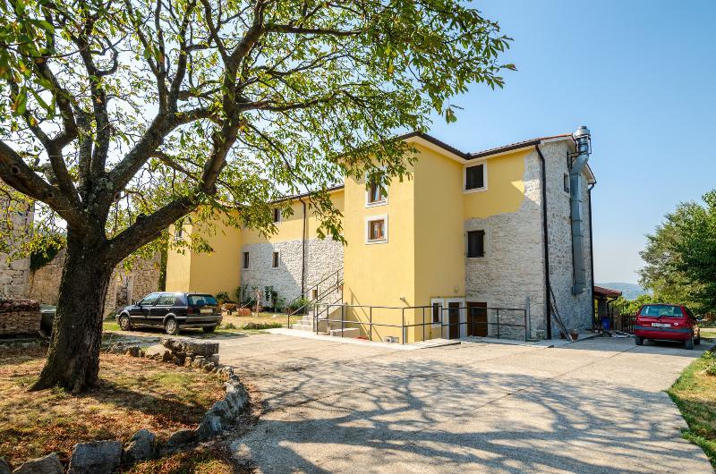 Villa Calussovo Ripenda Kras Eksteriør billede